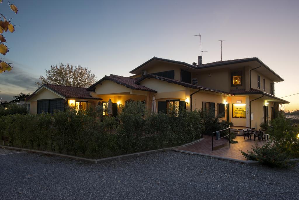 Cecco Di Nara Hotel Massarosa Exterior photo